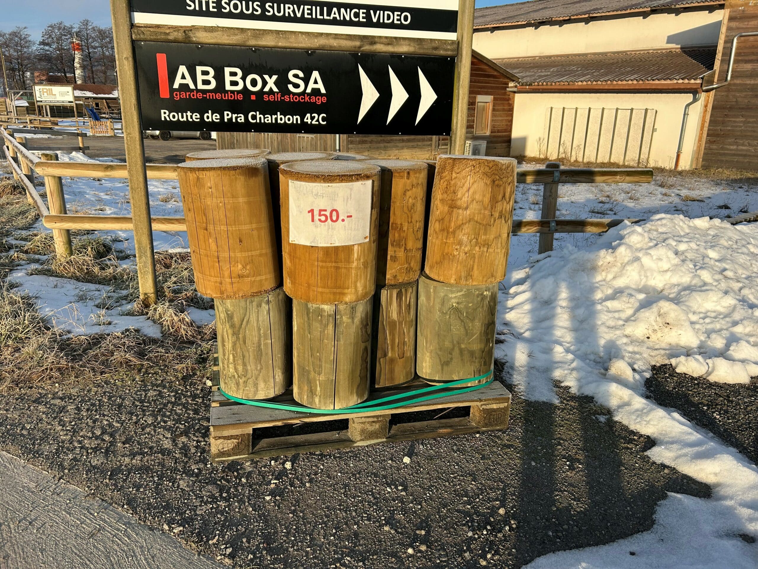 Rondins imprégnés, tabourets pleins